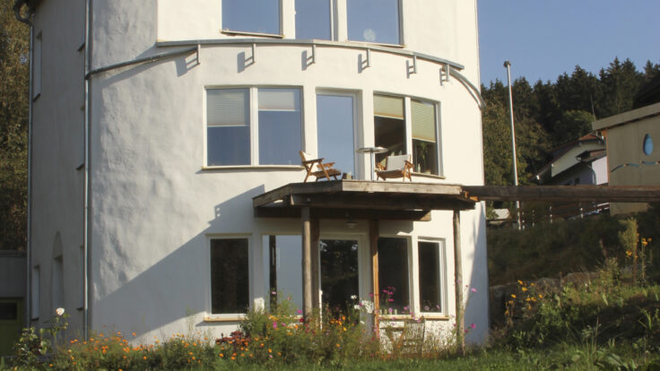 Fast fertig: Das Strohballenwohnhaus 2011