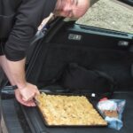 Cilli: "Nach der Wanderung gab´s den besten Streusel a la Supporterin Marianne". Auf dem Foto: Clemens Wittland