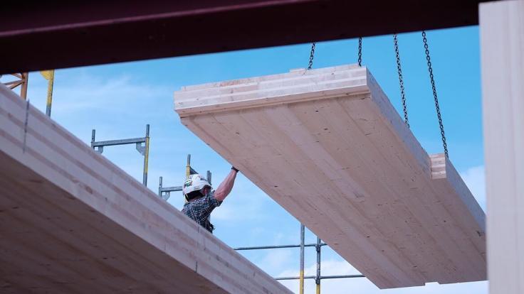 Witterungsschutz auf der Baustelle mit Solitex Adhero